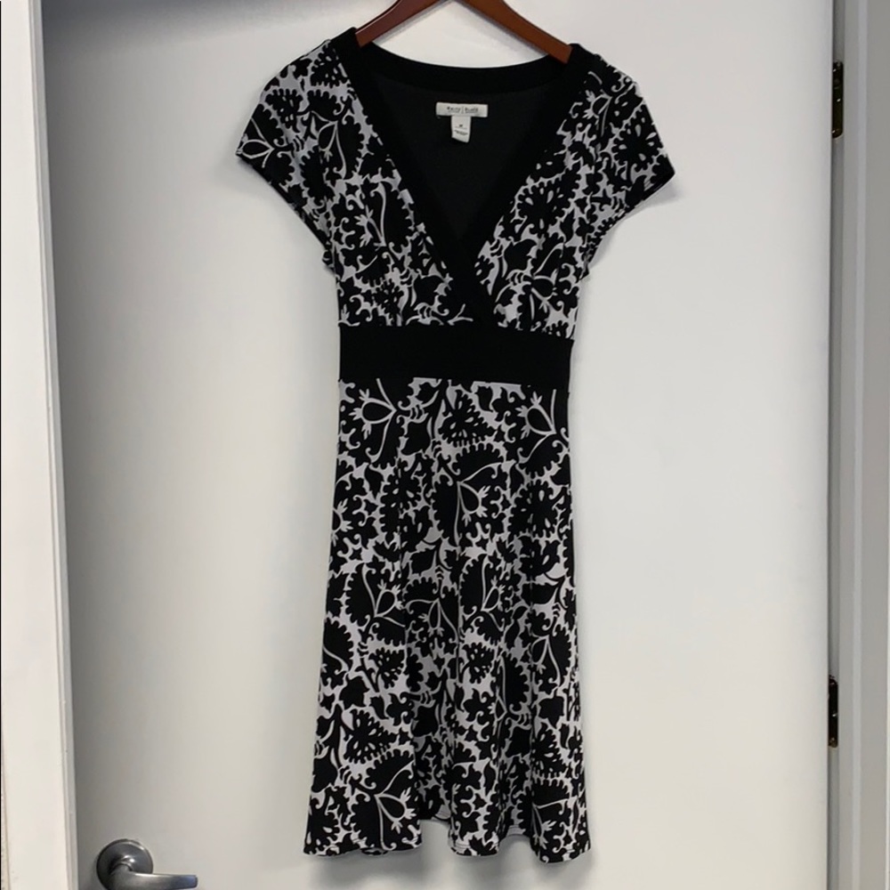 WHBM Sz Medium Black & white dress